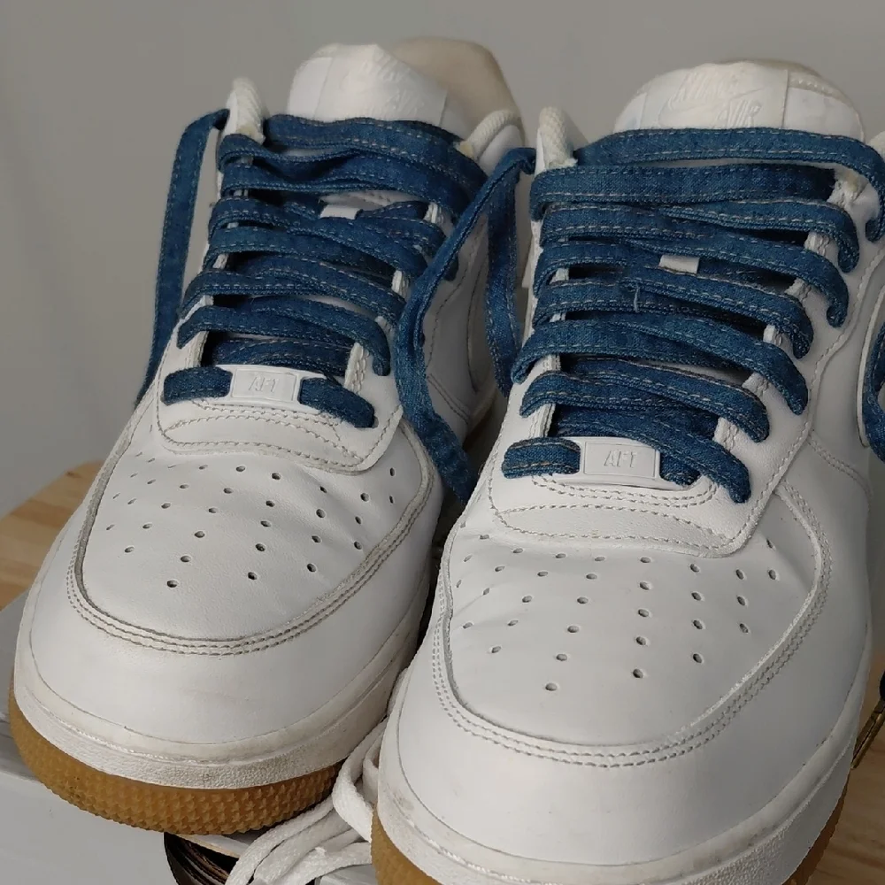Nike White and Blue Sneakers